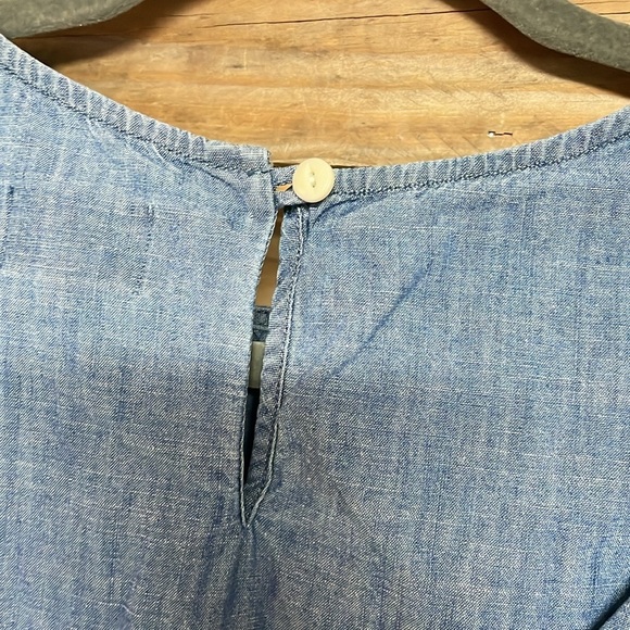 J.Crew Size 00 Medium Wash Denim Ruffled Sleeveless Feminine Girlie Blouse - Picture 6 of 7